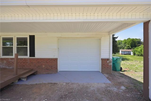 4237 Valley Circle, Thomasville, NC 27360
