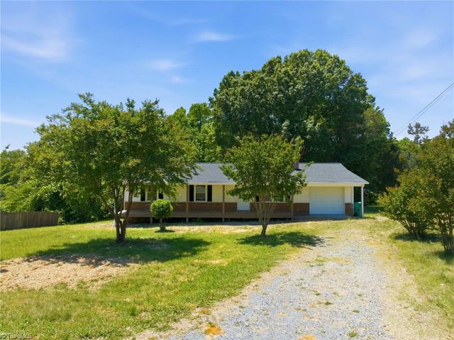 4237 Valley Circle, Thomasville, NC 27360