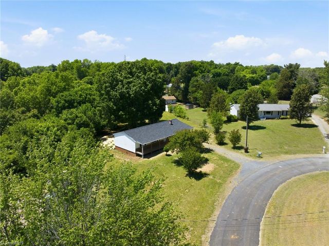 4237 Valley Circle, Thomasville, NC 27360