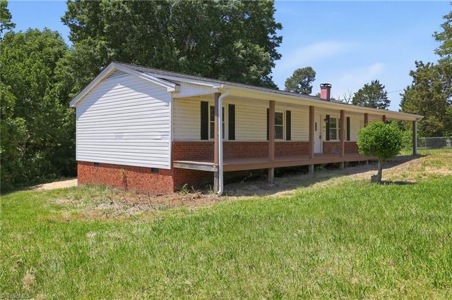 4237 Valley Circle, Thomasville, NC 27360