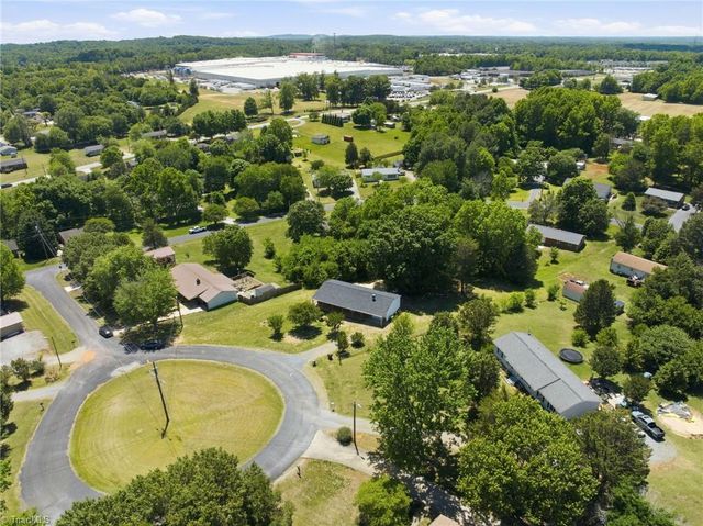 4237 Valley Circle, Thomasville, NC 27360