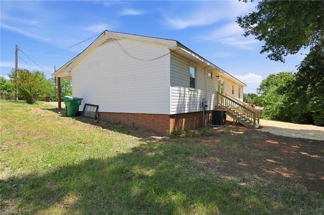 4237 Valley Circle, Thomasville, NC 27360