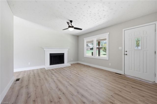 4237 Valley Circle, Thomasville, NC 27360