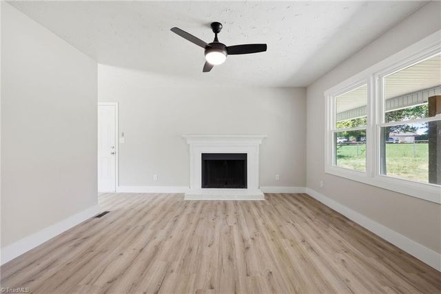 4237 Valley Circle, Thomasville, NC 27360