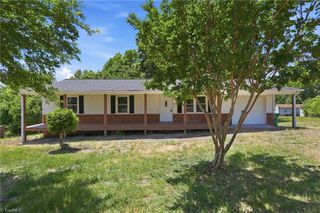 4237 Valley Circle, Thomasville, NC 27360