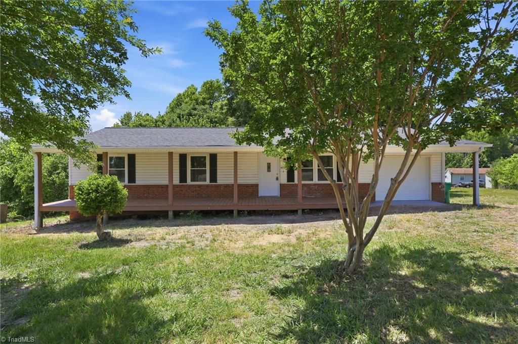 4237 Valley Circle, Thomasville, NC 27360