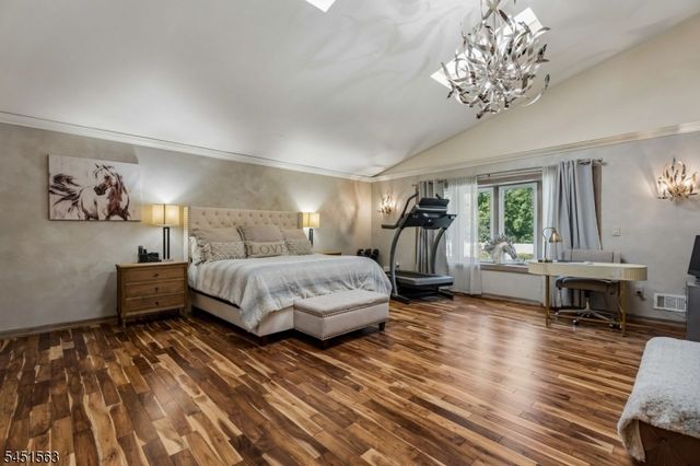 196 Hawthorne Dr, Clark Twp., NJ 07066