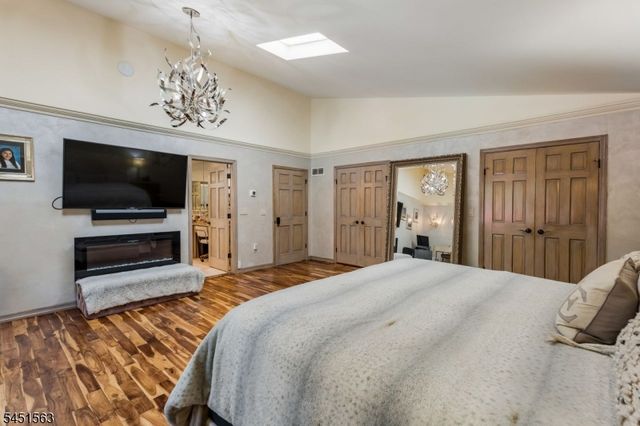 196 Hawthorne Dr, Clark Twp., NJ 07066