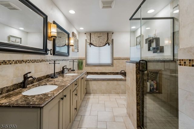 196 Hawthorne Dr, Clark Twp., NJ 07066