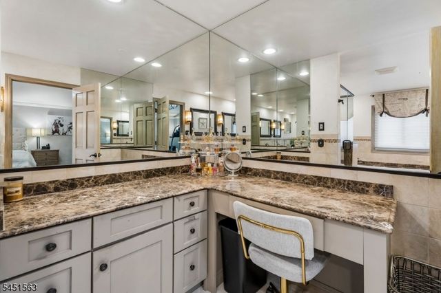 196 Hawthorne Dr, Clark Twp., NJ 07066