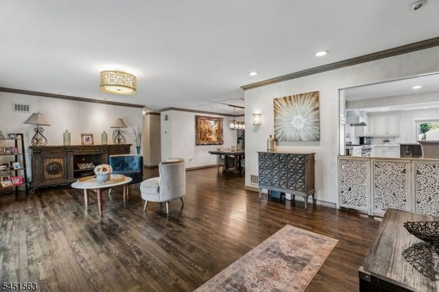 196 Hawthorne Dr, Clark Twp., NJ 07066