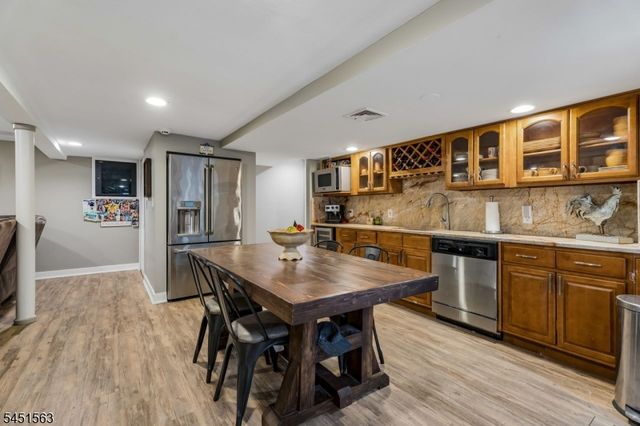 196 Hawthorne Dr, Clark Twp., NJ 07066