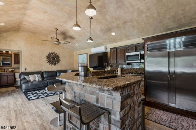 196 Hawthorne Dr, Clark Twp., NJ 07066