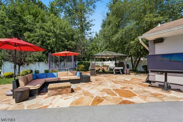 196 Hawthorne Dr, Clark Twp., NJ 07066
