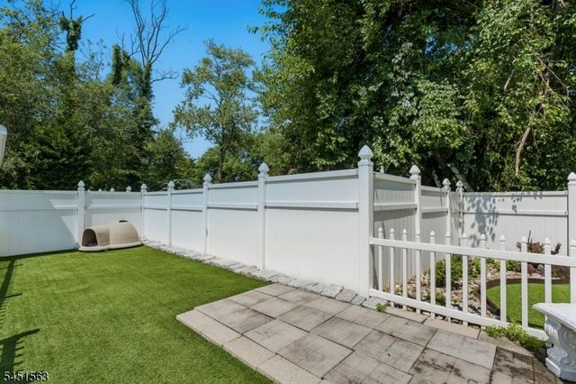 196 Hawthorne Dr, Clark Twp., NJ 07066