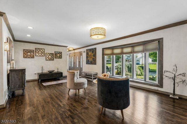 196 Hawthorne Dr, Clark Twp., NJ 07066