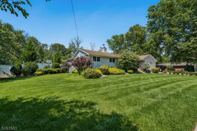 196 Hawthorne Dr, Clark Twp., NJ 07066