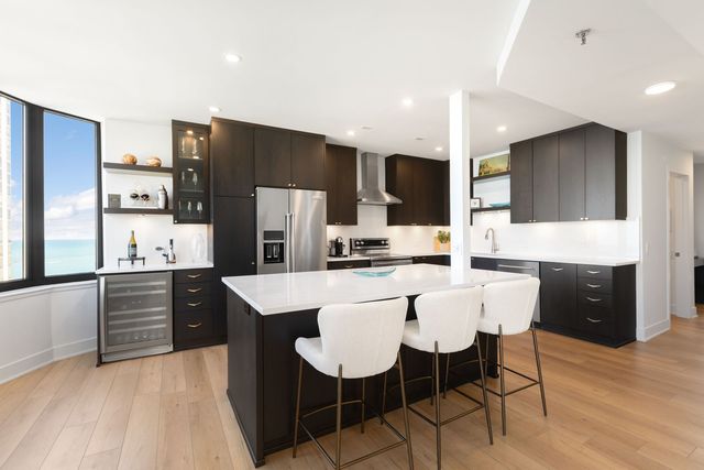 221 E Walton Place 19E, Chicago, IL 60611