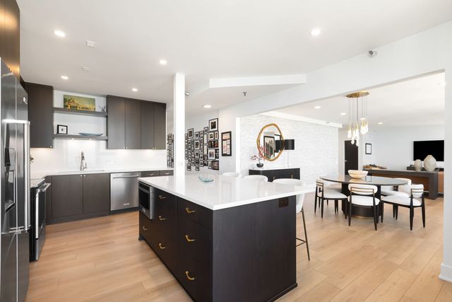 221 E Walton Place 19E, Chicago, IL 60611