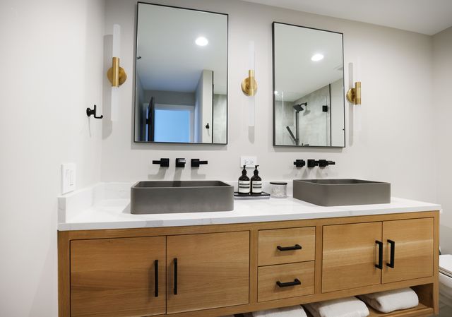 221 E Walton Place 19E, Chicago, IL 60611