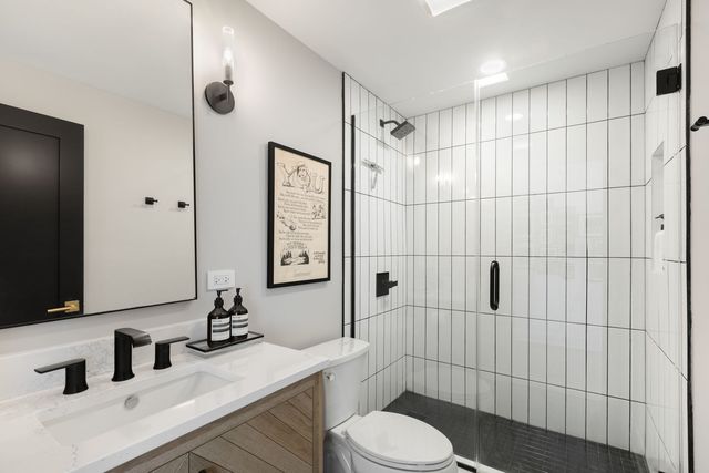 221 E Walton Place 19E, Chicago, IL 60611