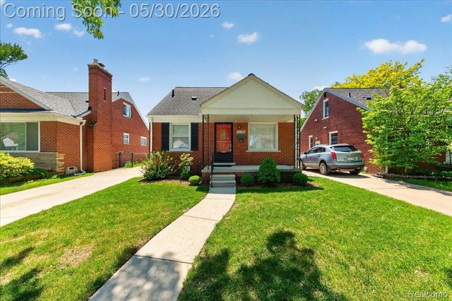 21700 Trombly Street, St. Clair Shores, MI 48080
