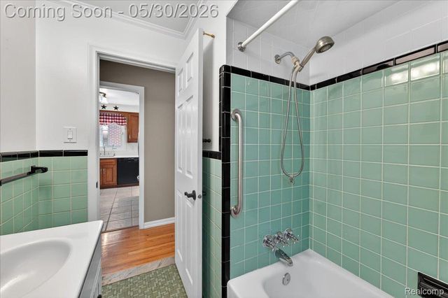 21700 Trombly Street, St. Clair Shores, MI 48080