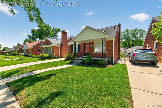 21700 Trombly Street, St. Clair Shores, MI 48080