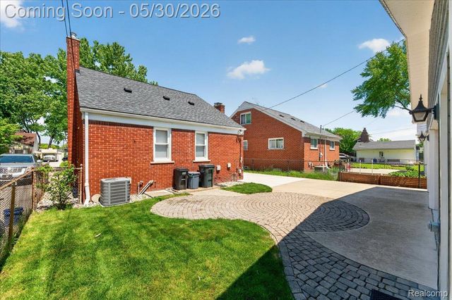 21700 Trombly Street, St. Clair Shores, MI 48080
