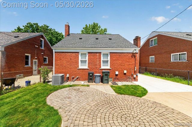 21700 Trombly Street, St. Clair Shores, MI 48080