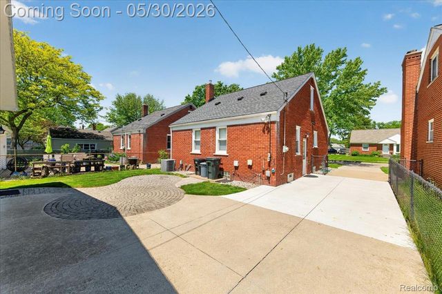 21700 Trombly Street, St. Clair Shores, MI 48080