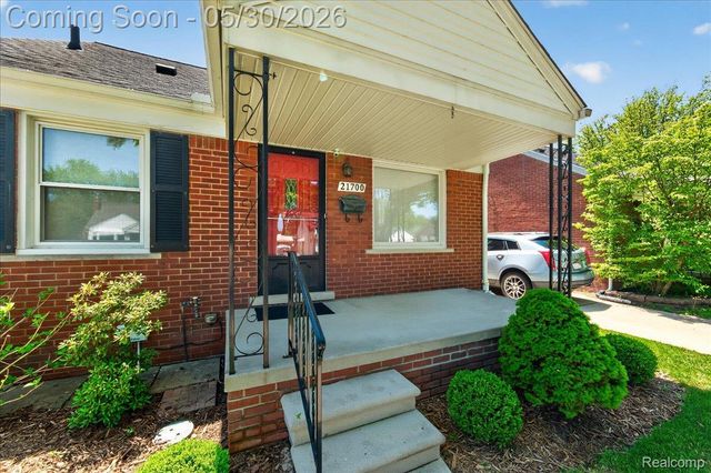 21700 Trombly Street, St. Clair Shores, MI 48080