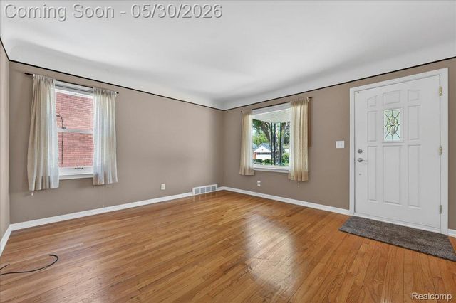21700 Trombly Street, St. Clair Shores, MI 48080
