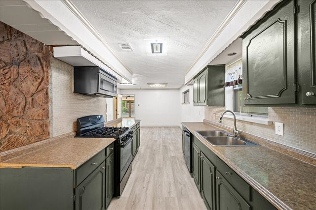 2400 Douglas Avenue, Irving, TX 75062