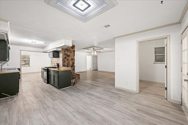 2400 Douglas Avenue, Irving, TX 75062