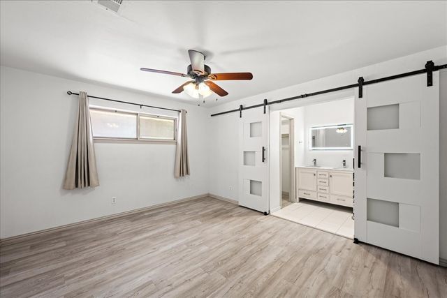 2400 Douglas Avenue, Irving, TX 75062