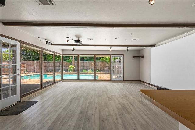 2400 Douglas Avenue, Irving, TX 75062