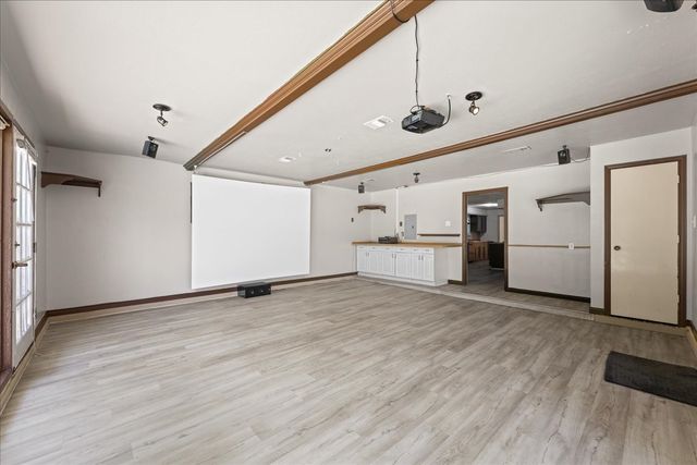 2400 Douglas Avenue, Irving, TX 75062