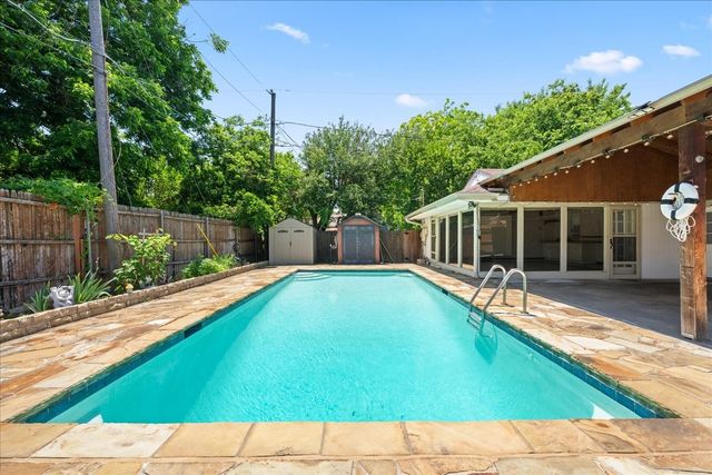 2400 Douglas Avenue, Irving, TX 75062