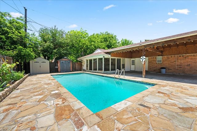 2400 Douglas Avenue, Irving, TX 75062