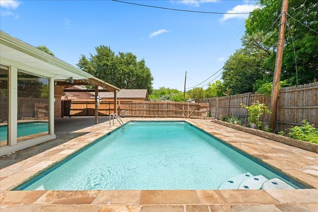2400 Douglas Avenue, Irving, TX 75062