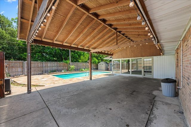 2400 Douglas Avenue, Irving, TX 75062