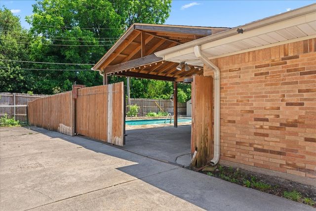2400 Douglas Avenue, Irving, TX 75062