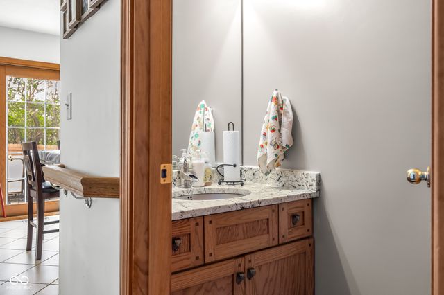 2093 Iroquois Trail, Columbus, IN 47203