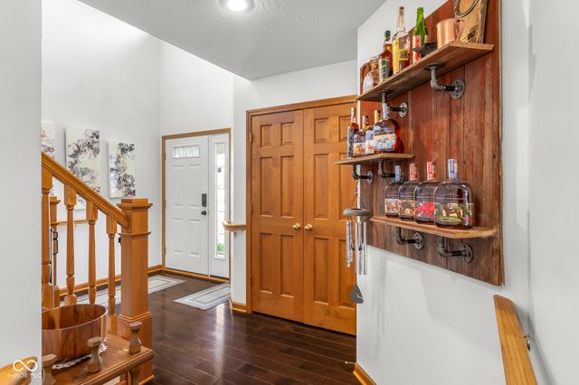 2093 Iroquois Trail, Columbus, IN 47203