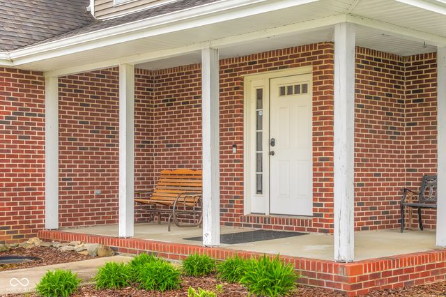 2093 Iroquois Trail, Columbus, IN 47203