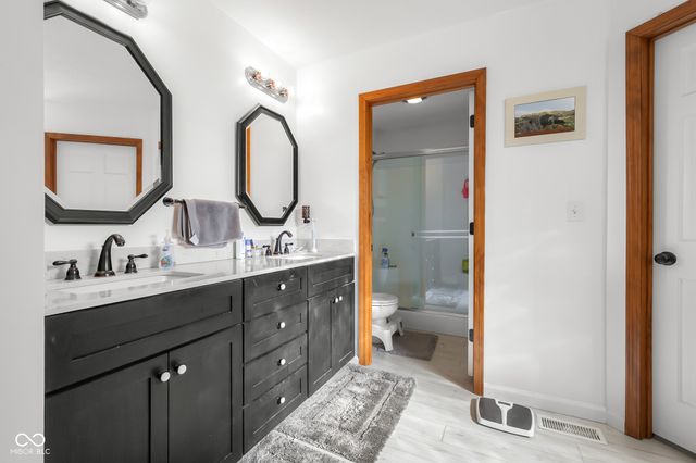 2093 Iroquois Trail, Columbus, IN 47203