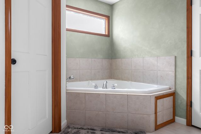 2093 Iroquois Trail, Columbus, IN 47203