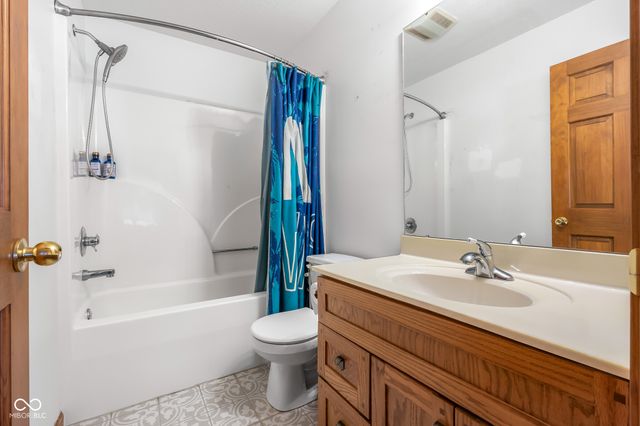 2093 Iroquois Trail, Columbus, IN 47203