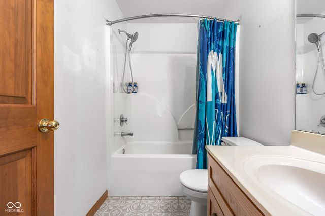 2093 Iroquois Trail, Columbus, IN 47203